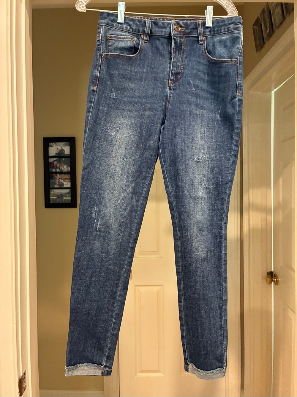 A loves a Straight Leg Women's distressed Jeans in Dark Blue Wash